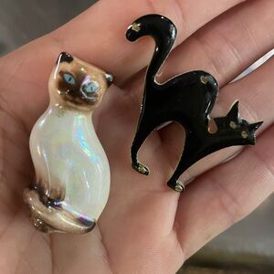 Vintage Avon Iridescent Ceramic Cat and  Black Enamel Cat Pin /Brooch Costume